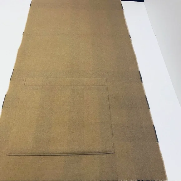 BURBERRY ST. HELEN REVERSIBLE POCKETS SCARF / WRAP. - Picture 6 of 9